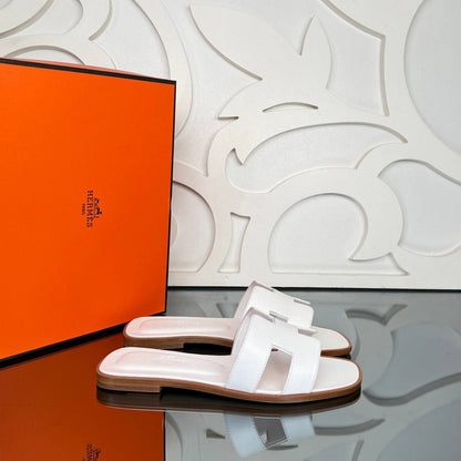 Oran Slippers (White)